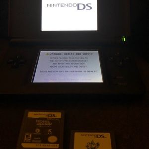 Nintendo DS WITH 2 GAMES